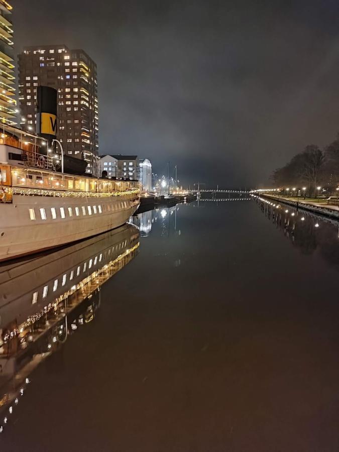 Den Unika Sekelskiftsvaningen. Apartment Norrtalje Bagian luar foto