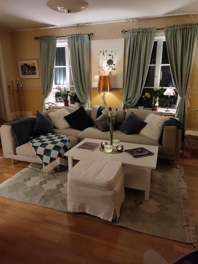 Den Unika Sekelskiftsvaningen. Apartment Norrtalje Bagian luar foto