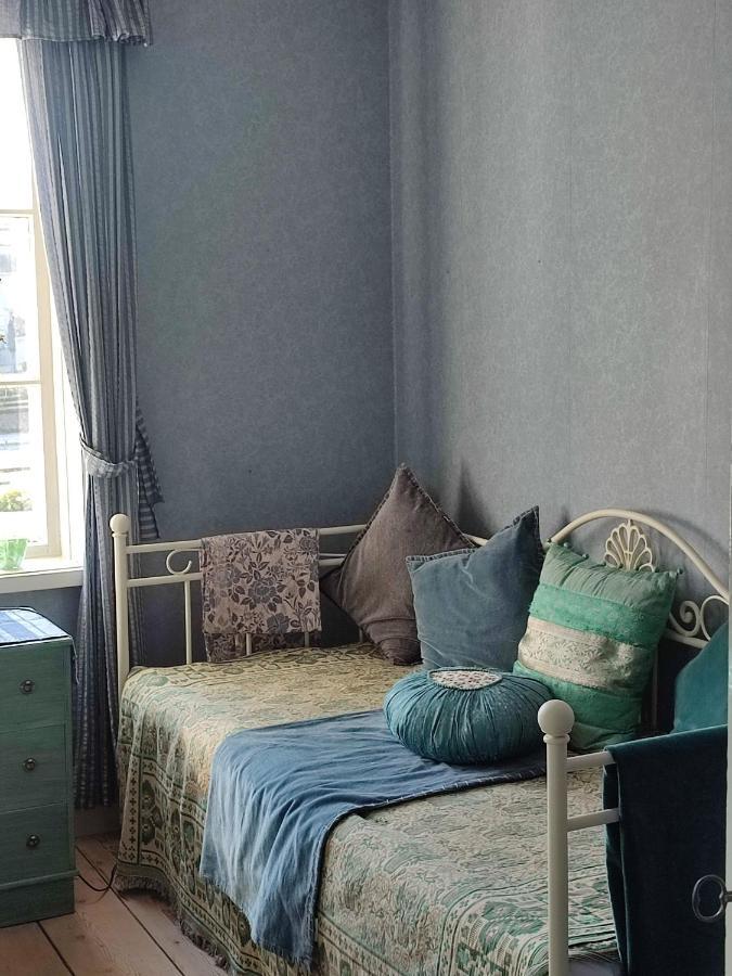Den Unika Sekelskiftsvaningen. Apartment Norrtalje Bagian luar foto