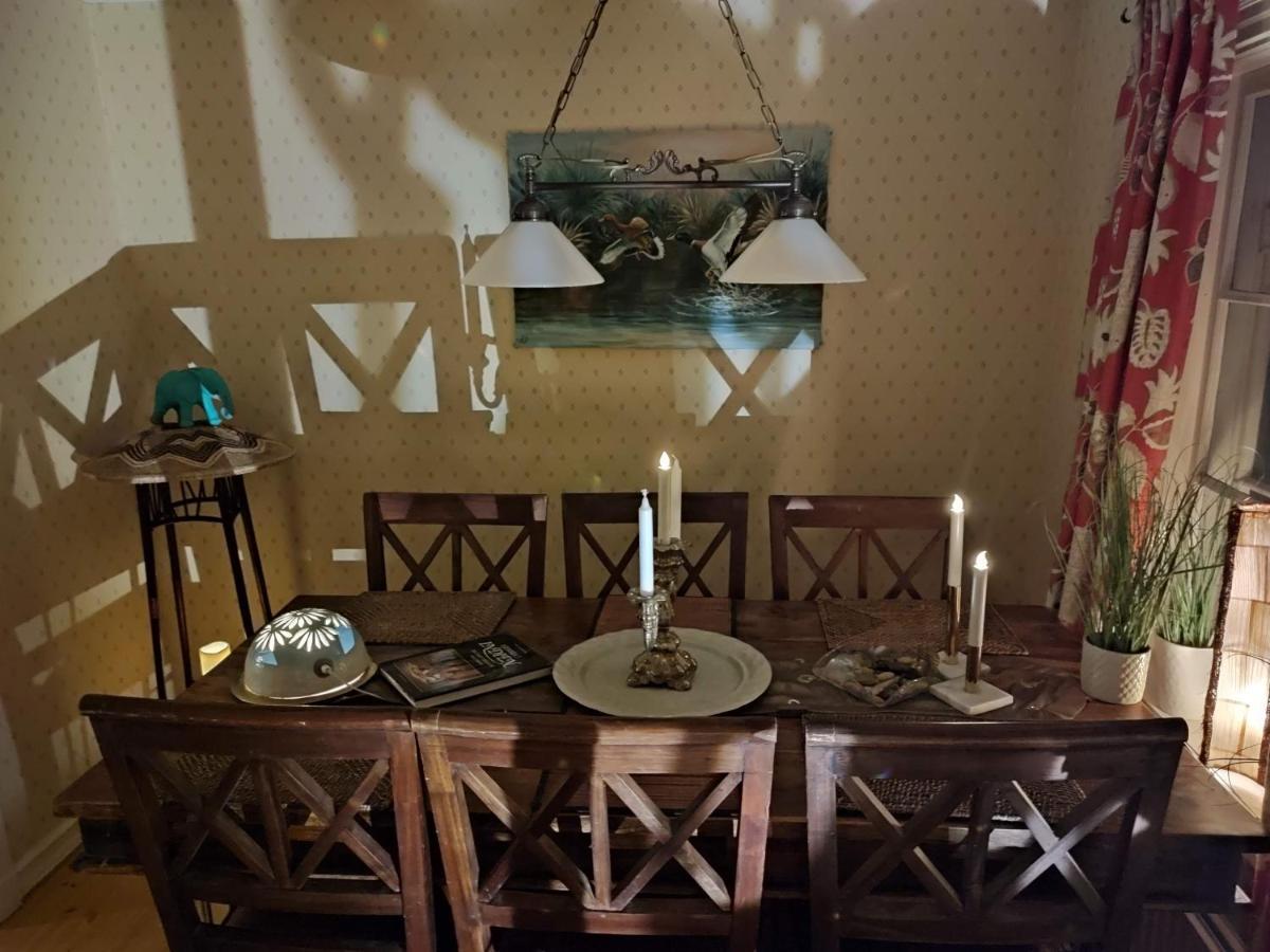 Den Unika Sekelskiftsvaningen. Apartment Norrtalje Bagian luar foto